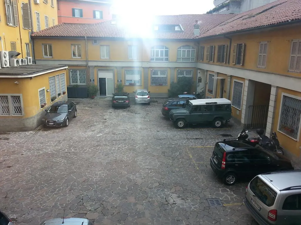 Zaffiro Blu Airport Bed & Breakfast Bergamo 2*,